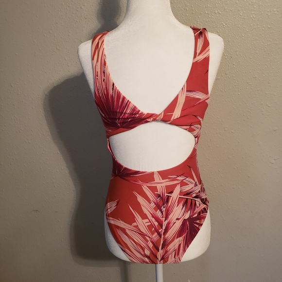 New tropical Floral kona sol 1 piece swims… - Picture 4 of 7